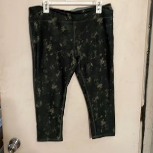 Woman’s marika sport green and black capri leggings size xl never wore!